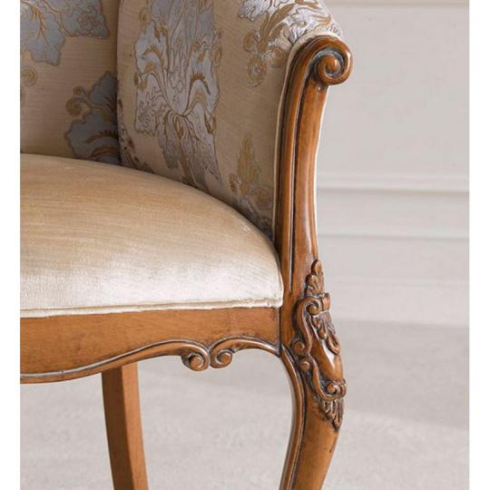 exkluziv elegans fotel luxus ives hattamla szalon butor faragott falab barsony fa karpitos klasszikus villa kastely polgari lakberendezes.jpg